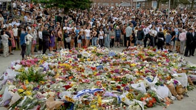 L'Australie en deuil au lendemain de l'attentat antisémite qui a fait 16 morts, dont l'un des assaillants, sur une plage de Sydney.