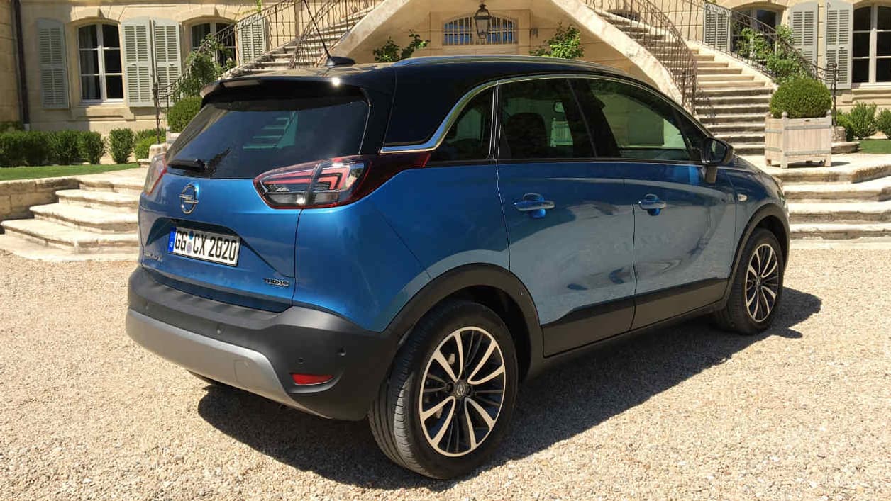 410 litres c'est le volume minimal du coffre du Crossland X, comme le Citroën C3 Aircross son cousin. 410 litres c'est le volume minimal du coffre du Crossland X, comme le Citroën C3 Aircross son cousin.