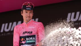 Primoz Roglic, en rose après la 2e étape du Giro, le 10 mai 2025