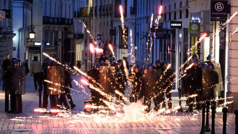 Un mortier d'artifice lancé en direction de policiers à Nantes en mars 2023