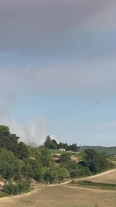 Alpes-de-Haute-Provence: les images de l'incendie depuis Forcalquier - Témoins BFMTV