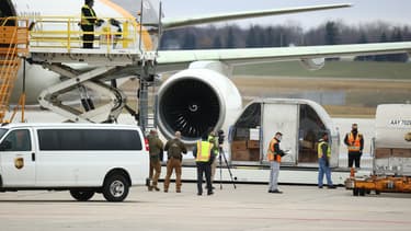 Un cargo transportant le vaccin aux États-Unis, dimanche 13 décembre 2020, dans l'État du Michigan.