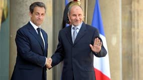 Nicolas Sarkozy et le président du Conseil national de transition libyen (CNT), Moustafa Abdeldjeïl, à l'Elysée mercredi. Le président français envisage d'aller rapidement à Benghazi à l'invitation du CNT avec le Premier ministre britannique David Cameron
