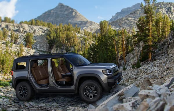 En Amérique du Nord, le premier modèle 100% électrique de Jeep, le Recon, promet des aventures silencieuses.