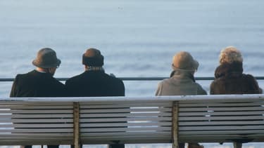 Peu de séniors travaillent. En France, en 2011, le taux d’activité des 55-64 ans est de 44 %, alors qu’en Europe il est de 51 %.