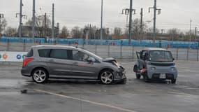 Une Peugeot 308 SW vient de percuter cette Citroën AMI lors d'un crash-test organisé par MMA le 5 décembre 2025.