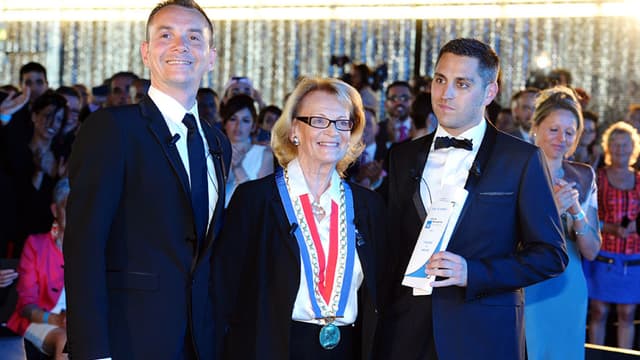 Vincent Autin et Bruno Boileau, le premier couple d'hommes mariés en France, le jour de leur union par la maire de Mointpellier, Hélène Mandroux, le 29 mai 2013.