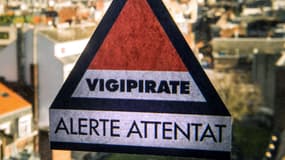 Une icône Vigipirate "Alerte attentat", le niveau d'alerte intermédiaire sur les trois que comprend le dispositif.