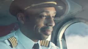 Thierry Henry pilote d'avion dans la dernière campagne de communication de la LFP pour valoriser la Ligue 1, le 19/09/2024