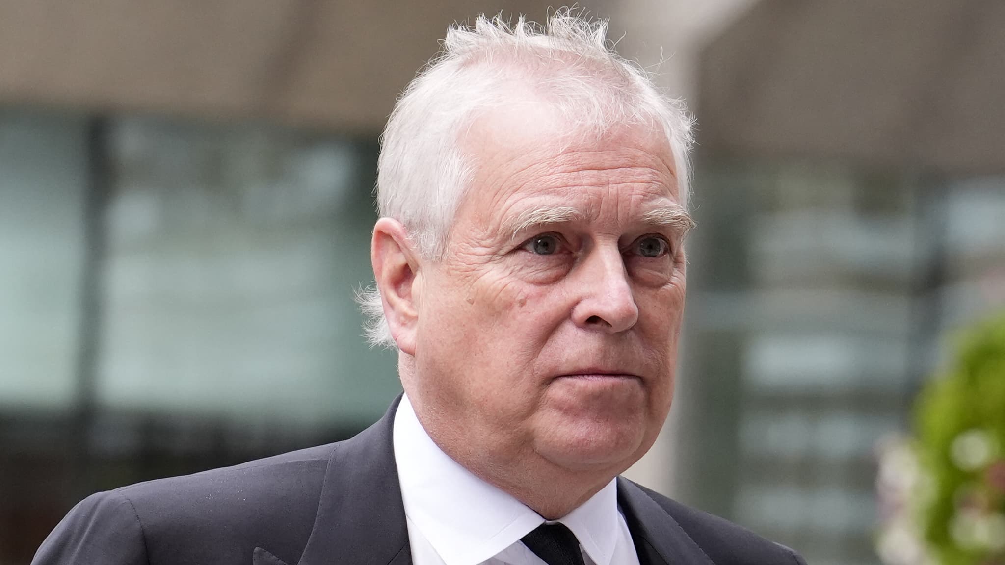 Le prince Andrew a-t-il tenté de trouver des informations compromettantes sur son accusatrice? La police londonienne enquête après des révélations de la presse