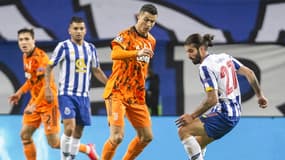 Cristiano Ronaldo face à Sergio Oliveira lors du match Porto-Juventus, le 17 février 2021