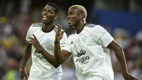 Mathias Pogba (à droite) célébrant un but avec son frère Paul (à gauche), le 25 juin 2017, lors d'un match caritatif en Colombie