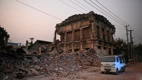 Les décombres d'une habitation à Mandalay (Birmanie) le 3 avril 2025 après le séisme survenu la semaine dernière.