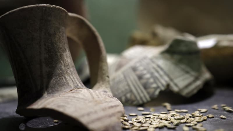 D'anciennes amphores égyptiennes (image d'illustration)