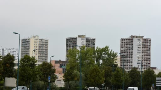 Des tours d'habitation dans le quartier du Val-Fourré à Mantes-la-Jolie le 5 septembre 2014