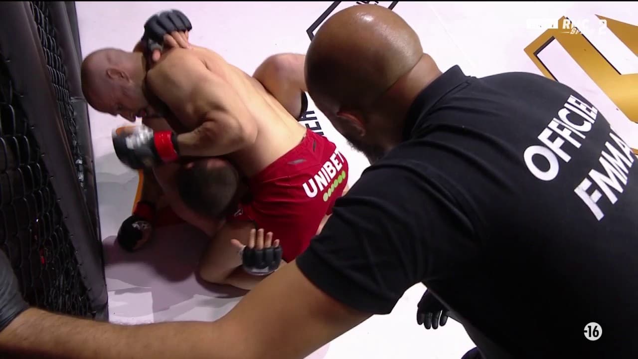 Greg MMA met KO Zovak dès les premiers instants en main event de l'Hexagone MMA au Zénith de Paris, 2 juin 2024