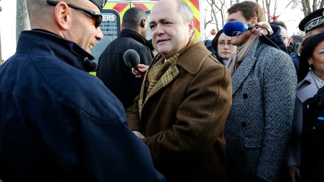 Bruno Le Roux au marché de Noël des Champs-Elysées, le 11 décembre 2016.