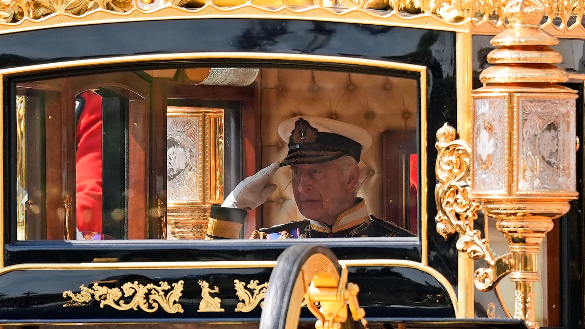Le roi se dirige vers le parlement en vue du King's speech, la cérémonie d'ouverture du parlement le 17 juillet 2024.
Le roi se dirige vers le parlement en vue du King's speech, la cérémonie d'ouverture du parlement le 17 juillet 2024.