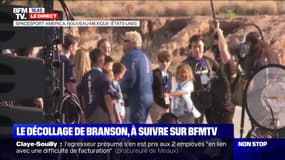 Richard Branson pose avant de rejoindre la navette spatiale