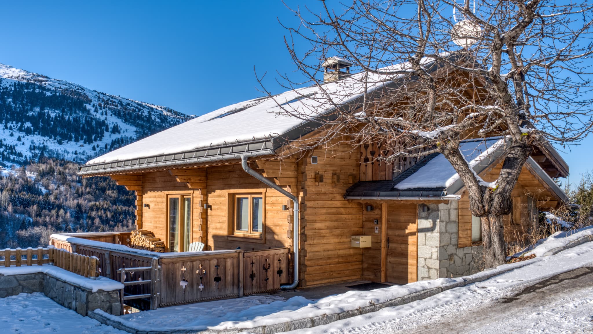 A Méribel, ce chalet a été vendu par le réseau Sotheby's Realty au prix de 2.8 millions d'euros. A Méribel, ce chalet a été vendu par le réseau Sotheby's Realty au prix de 2.8 millions d'euros.
