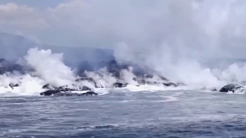 Après 35 jours d'éruption, un volcan sur une île inhabitée des Galapagos envoie de la lave dans la mer