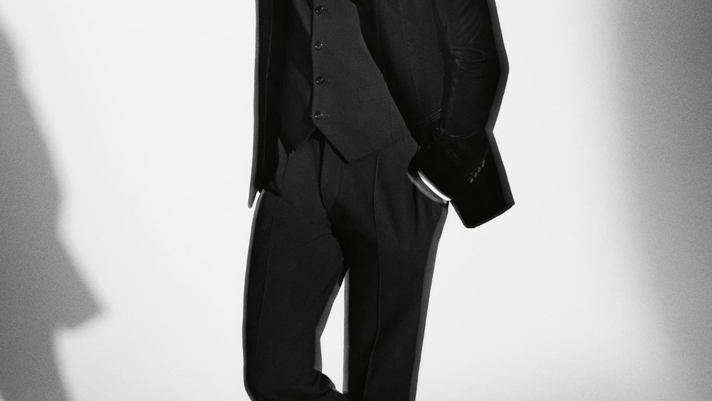L'acteur Regé-Jean Page pour la collection Giorgio Armani Made to Measure printemps été 2023. L'acteur Regé-Jean Page pour la collection Giorgio Armani Made to Measure printemps été 2023.