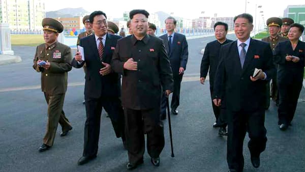 Le dirigeant nord-coréen est apparu avec une canne.
