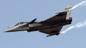 La France va commander "d'ici à la fin de l'année" 12 avions de combat Rafale pour compenser le prélèvement de 12 appareils d'occasion pris sur l'inventaire de l'armée de l'Air au profit de la Grèce