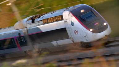 Un TGV circulant sur la ligne Paris-Bordeaux, à Courtalain, dans le nord de la France, le 13 septembre 2024 (photo d'illustration).