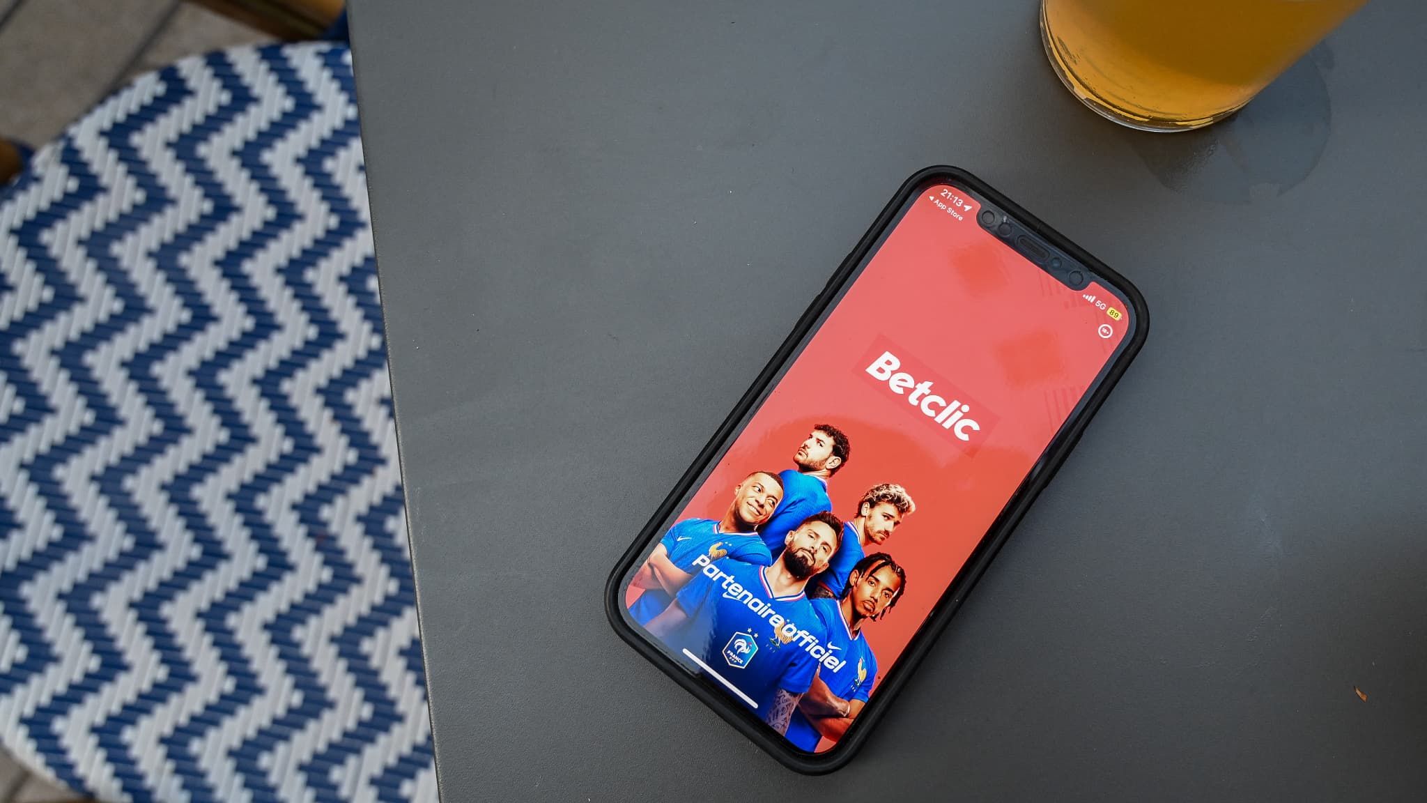ADDICTIONS FRANCE DÉNONCE LE "MARKETING AGRESSIF" DES PARIS SPORTIFS EN LIGNE VISANT LES ADOLESCENTS