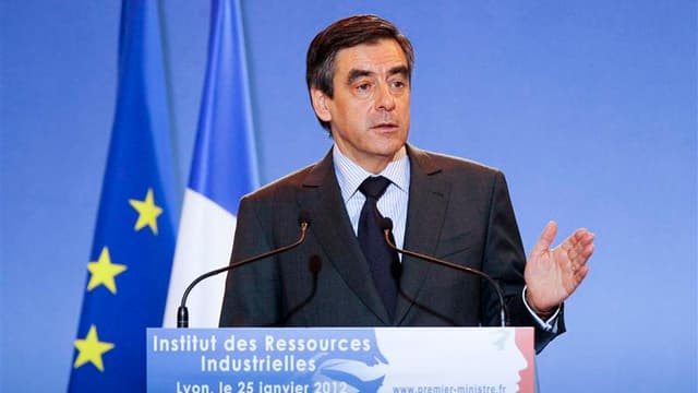 A l'occasion d'un déplacement officiel à Lyon qui a pris des allures de meeting de campagne, François Fillon a accusé la gauche de démagogie et des mensonges, citant notamment les critiques formulées par le socialiste François Hollande envers la finance o