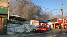 Un important incendie est en cours à Aubervilliers