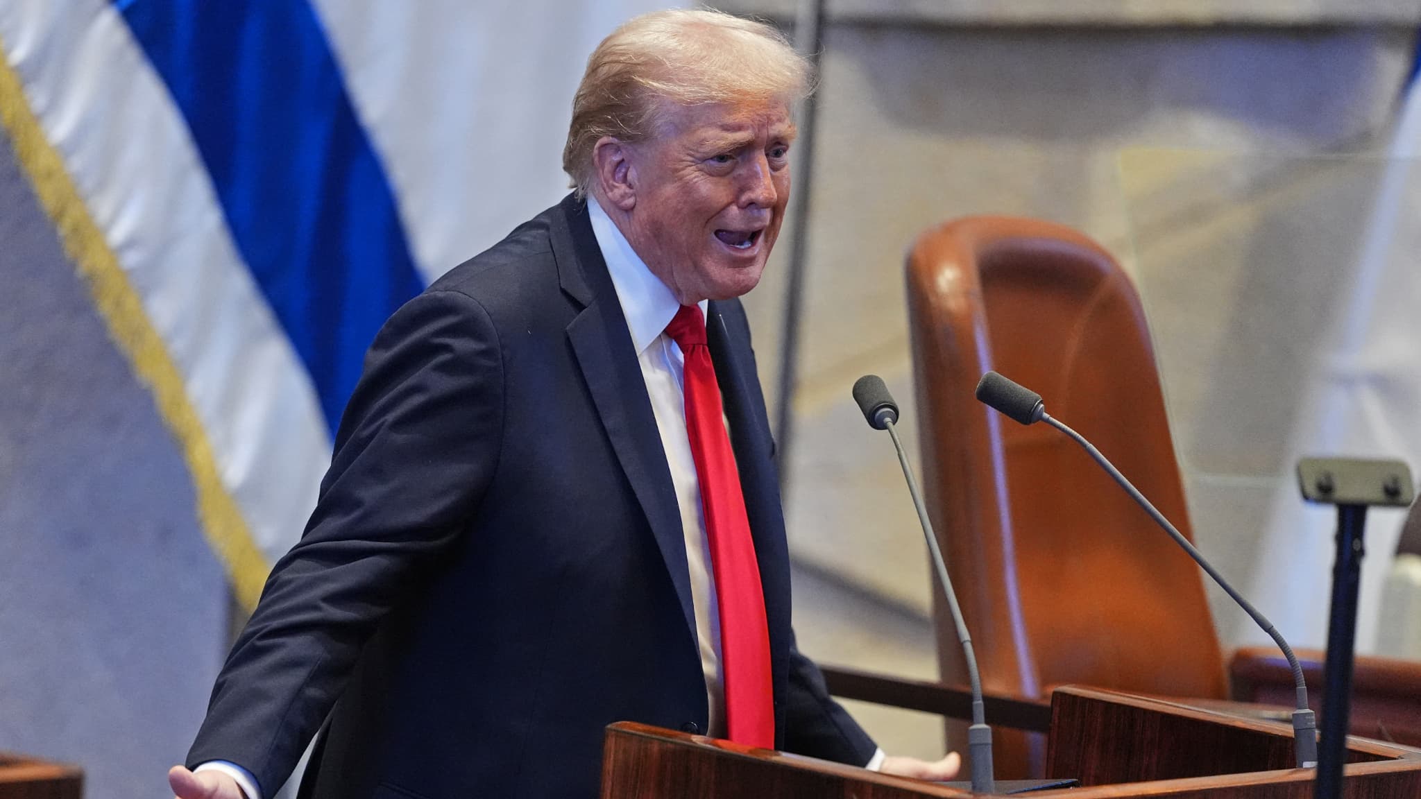 "LA FIN D'UNE ÈRE DE TERREUR": DONALD TRUMP SALUE "L'AUBE HISTORIQUE D'UN NOUVEAU MOYEN-ORIENT" APRÈS LA LIBÉRATION DES OTAGES À GAZA