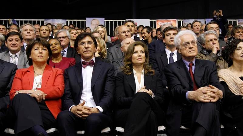 Martine Aubry, en compagnie du Premier ministre belge Elio Di Rupo, de Valérie Trierweiler, la compagne de François Hollande et de Lionel Jospin lors d'un meeting du candidat socialiste, mardi à Lille. La première secrétaire du PS a salué à cette occasion