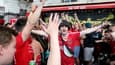 Des supporters de Liverpool réunis devant The Kop Bar, QG des supporters des Reds à Paris, le 27.05.2022
