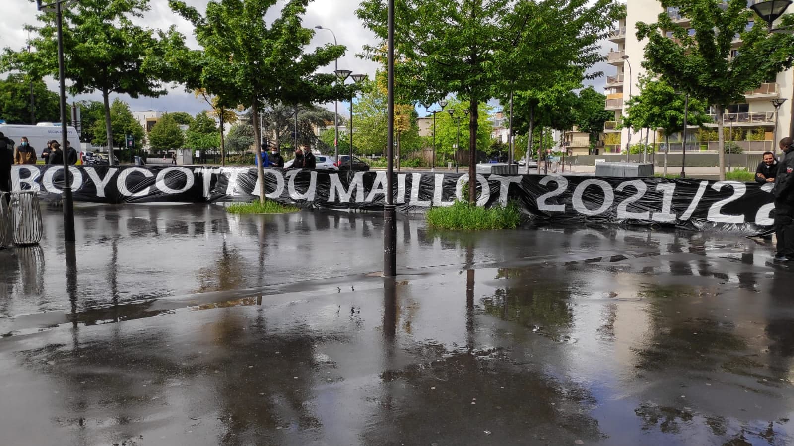 Les supporters du CUP devant le Parc des Princes