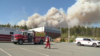 En Nouvelle-Ecosse, dans l'est du Canada, un incendie menace la ville d'Halifax