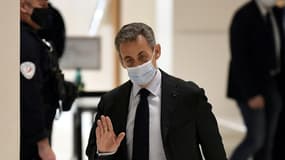 L'ancien président Nicolas Sarkozy arrive au Tribunal de Paris pour son son procès dans l'affaire des "écoutes", le 30 novembre 2020.