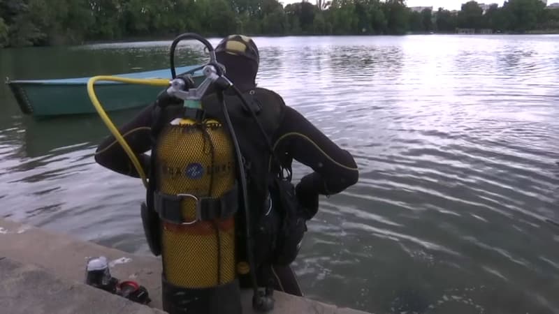 Des plongeurs explorent le lac de la Tête d'Or à Lyon.