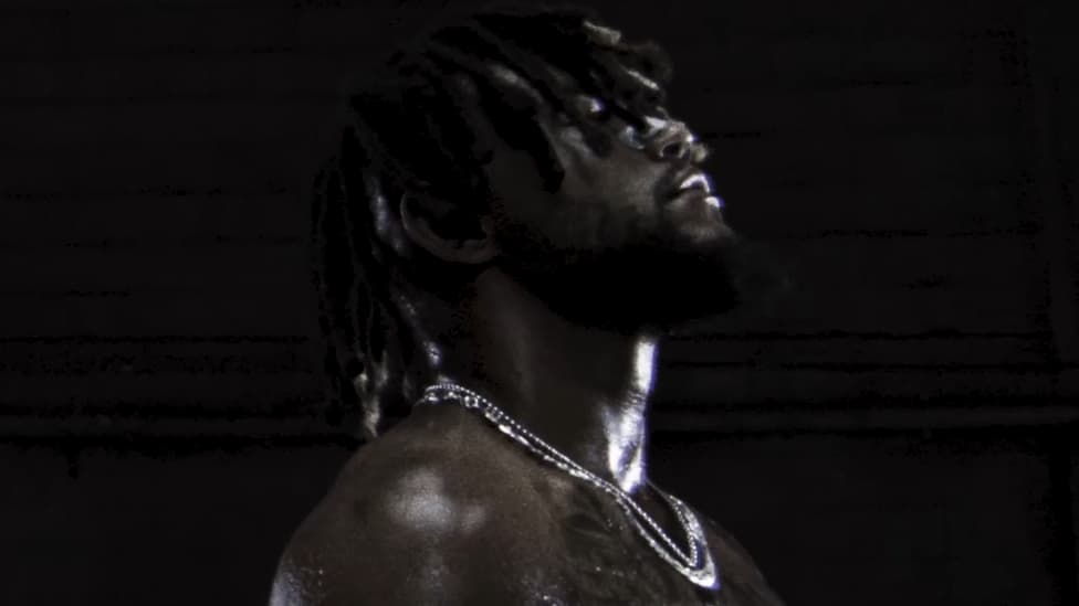 "MORGAN CHARRIÈRE REPRÉSENTE BIEN NOTRE GÉNÉRATION", LE RAPPEUR KERCHAK RACONTE SA CONNEXION AVEC LE COMBATTANT DE L’UFC, MIS À L’HONNEUR DANS LE CLIP "NIRVANA"