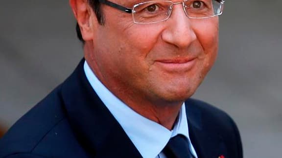 La Banque publique d'investissement, chantier phare du nouveau gouvernement, sera créée dans les jours qui viennent, a déclaré vendredi François Hollande lors d'un déplacement à Châlons-sur-Champagne. /Photo d'archives/REUTERS/Juan Medina