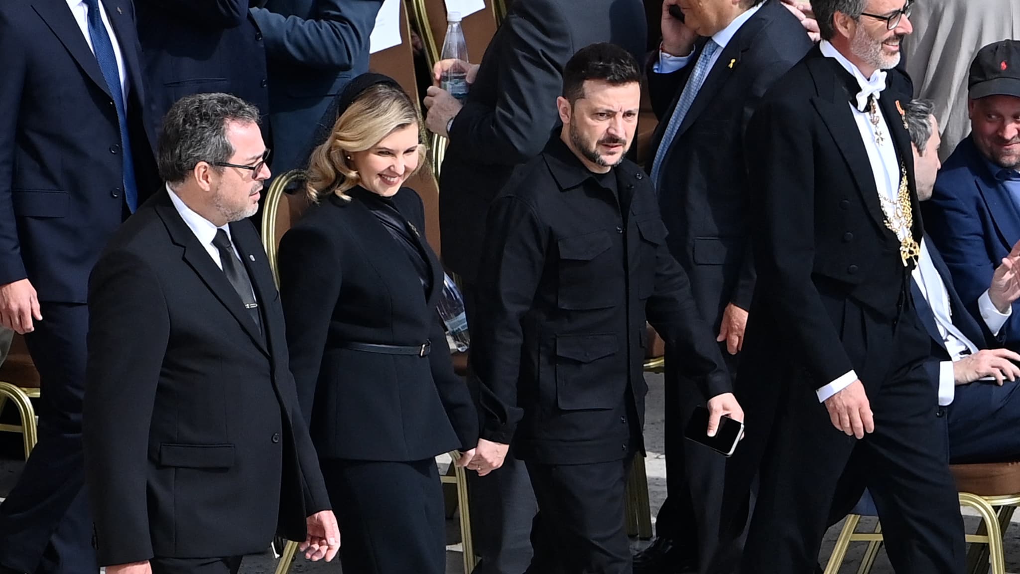 Volodymyr Zelensky place Saint-Pierre à Rome pour la messe d'inauguration du pontificat de Léon XIV, le 18 mai 2025