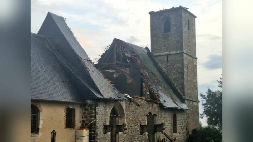 L'église de Valailles éventrée L'église de Valailles éventrée