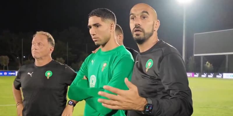 Achraf Hakimi et Walid Regragui avec l'équipe du Maroc, le 6 octobre 2025 à Rabat