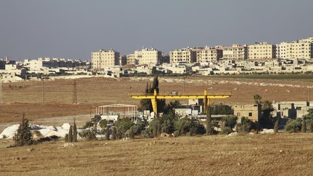 Vue de la ville de Khan al Assal, dans le nord de la Syrie. Navi Pillay, haut commissaire de l'Onu aux droits de l'homme, veut une enquête indépendante sur un massacre attribué aux insurgés syriens fin juillet dans cette agglomération. /Photo prise le 22e