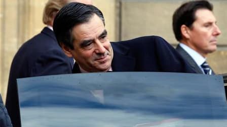 Le François Fillon qui fuyait la lumière en fronçant les sourcils a cédé la place à un Premier ministre émancipé de l'encombrante tutelle de Nicolas Sarkozy et jouant avec assurance sa partition personnelle. "C'est évident, il est plus confiant en lui pui