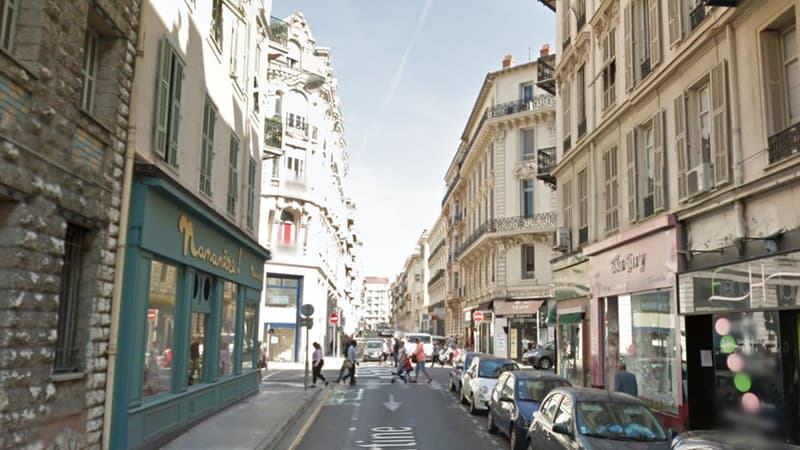 C'est dans cette rue du centre-ville de Nice que l'agression se serait produite.