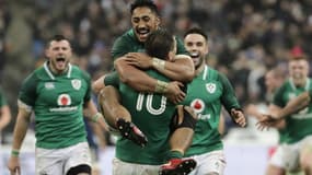 Les Irlandais célèbrent la victoire autour de Sexton