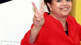 A l'occasion de la présidentielle dimanche, les Brésiliens devraient plébisciter le bilan du président Luiz Inacio Lula da Silva en portant leurs suffrages sur le nom de son héritière désignée, Dilma Rousseff (photo). Les premiers bureaux de vote ont ouve