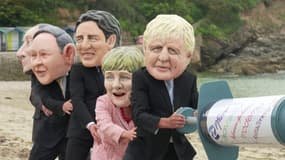 Sommet du G7: des militants d'Oxfam se déguisent en caricatures de chefs d'État sur le thème de la vaccination